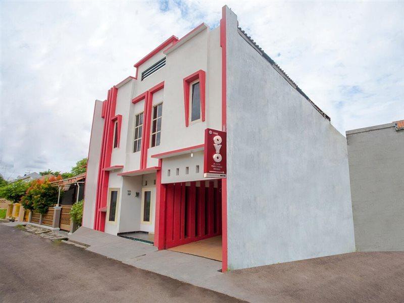 Oyo 3060 Al Fatih Guest House Syariah Tegal (Central Java) Exterior foto