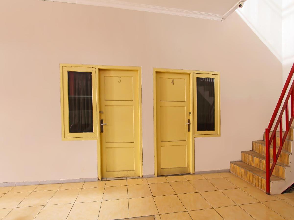 Oyo 3060 Al Fatih Guest House Syariah Tegal (Central Java) Exterior foto