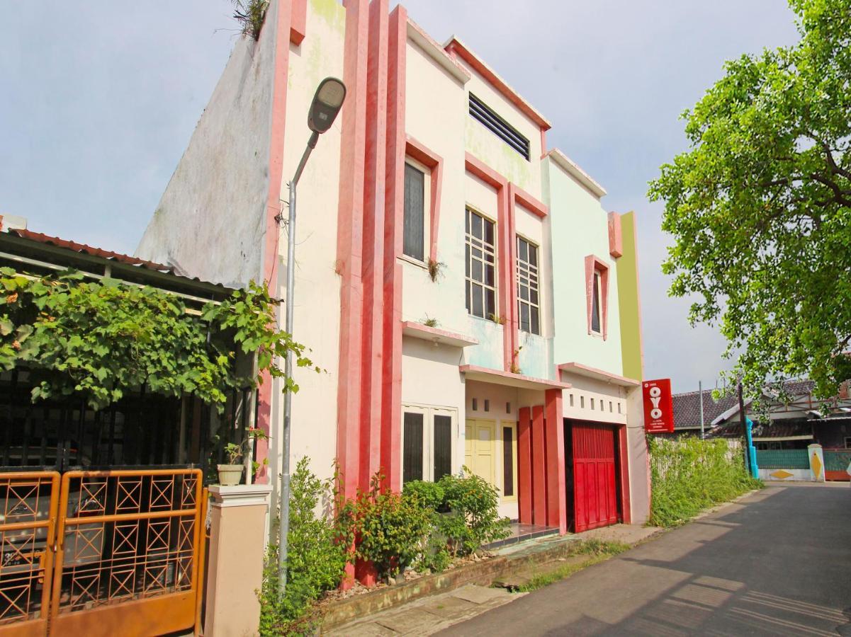 Oyo 3060 Al Fatih Guest House Syariah Tegal (Central Java) Exterior foto