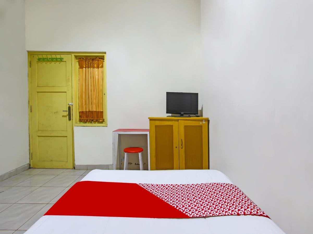 Oyo 3060 Al Fatih Guest House Syariah Tegal (Central Java) Exterior foto